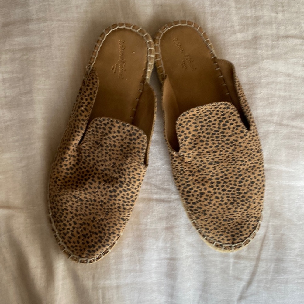Women’s universal thread animal print espadrilles sz 7.5.